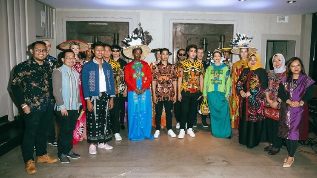 Keindahan Kain Tradisional Indonesia Dipamerkan di Los Angeles