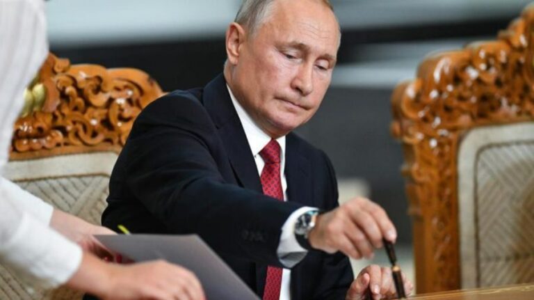 Putin: Muslim Rusia Penting dalam Perluas Hubungan Perdagangan