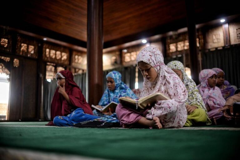 Benarkah Nabi Muhammad Menghalangi Perempuan Mengunjungi Masjid?