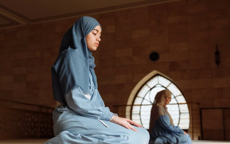 Kedudukan Sholat dalam Islam, Sebagai Tiang Agama dan Amalan yang Pertama Dihisab